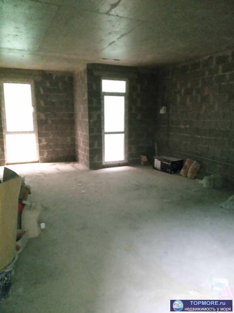 1-ком квартира в Пгт. Сириус! Без отделки, газовый котел в квартире (доплата 120000руб), коммуникации центральные. 