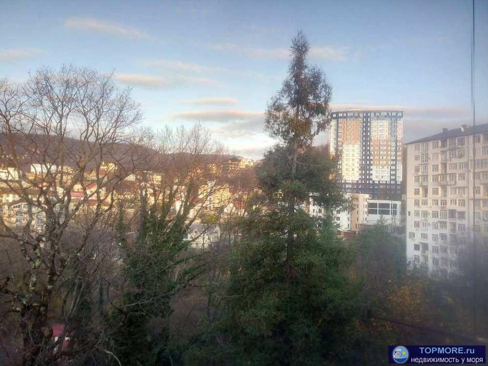 Продаю двух комнатную квартиру в спальном районе города Сочи. В квартире ремонт, мебель, техника. Раздельный...