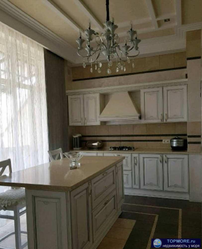  Таунхаус расположен на территории закрытого коттеджного поселка в мкр. Бытха. На всей территории поселка установлено...