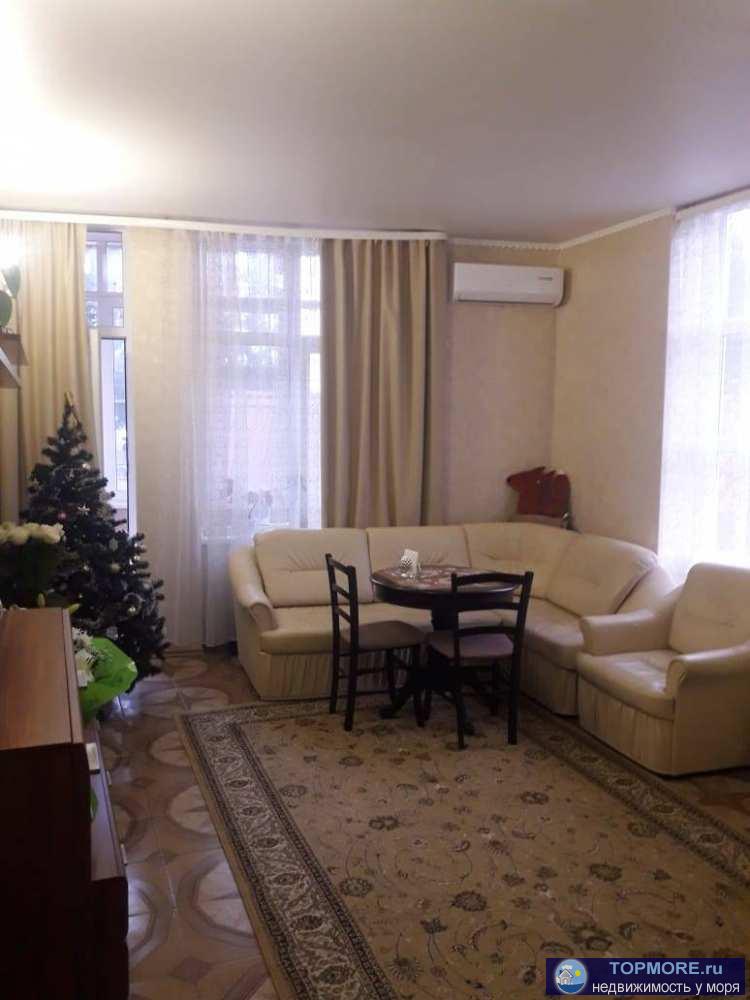 Продается просторная квартира в районе Голубых Далей.  Квартира очень светлая,угловая, панорамные окна. Очень...