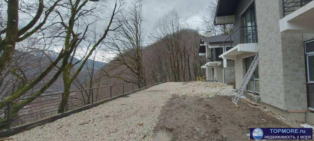 Комплекс состоит из 6 комфортабельных коттеджей. Из окон открывается потрясающий вид на горы!Газовые котлы, скважина,... - 2