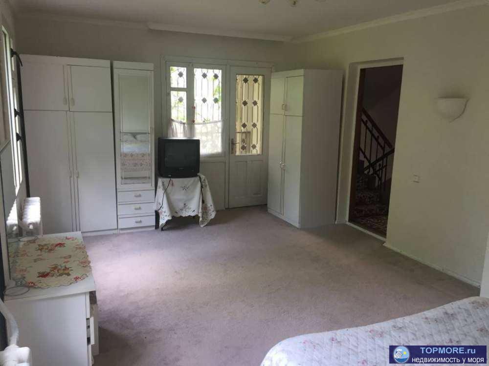 Лот № 139058. Продаю капитальный дом с камином в Сочи, район Верхний Юрт, с/т Дубрава.  Общая площадь - 227 кв.м. 3...