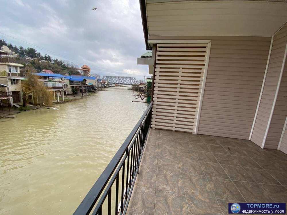 Таунхаус находится в микрорайоне Дагомыс в Сочи на берегу моря .Площадь таунахауса составляет 135 кв.м....