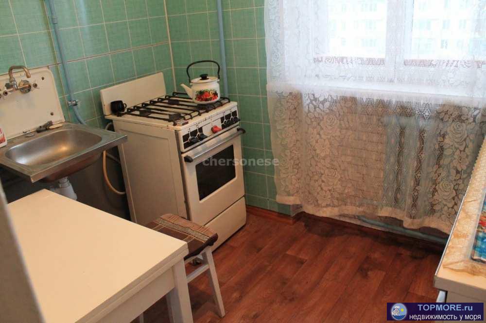 Сдаётся аккуратная двухкомнатная квартира на улице Хрусталёва в районе Остряков.  Две просторные отдельные комнаты, в...