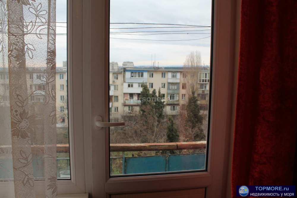 Сдаётся аккуратная двухкомнатная квартира на улице Хрусталёва в районе Остряков.  Две просторные отдельные комнаты, в... - 2
