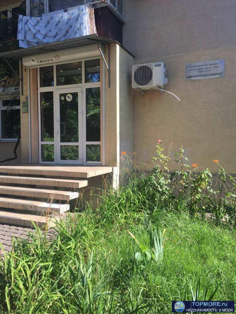 Статус кв. Прекрасно подходит как по офис так и под квартиру.  Два входа