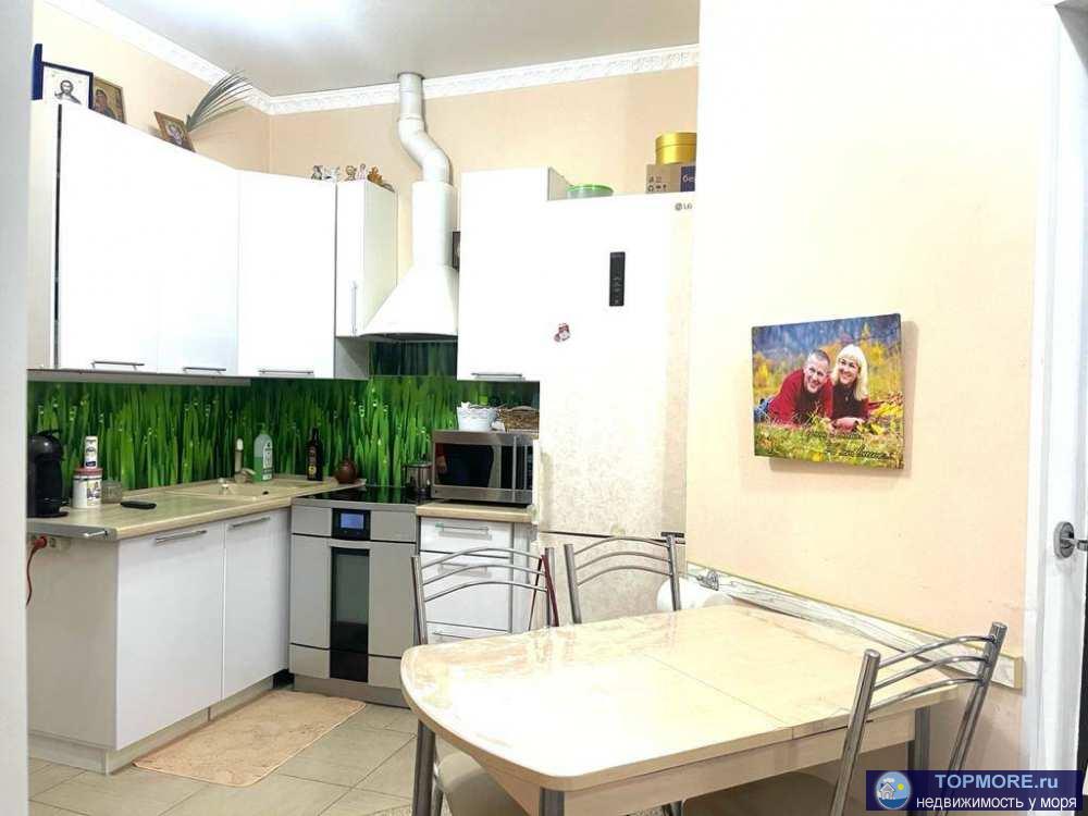 Продам квартиру в  курортном городке с видом на море! Дом расположен в удобной локации: близко море, магазины,...