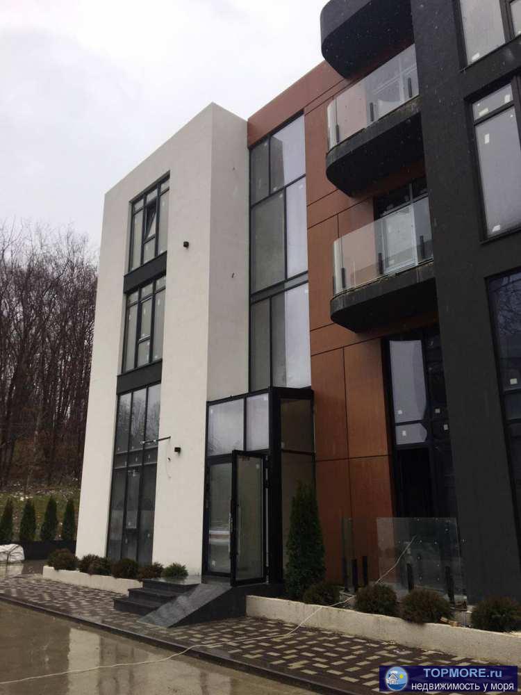 ак Локация отличная , шесть быездов в разные направления по городу.  Фото предоставленны : шоурум . Кв черновая и с...