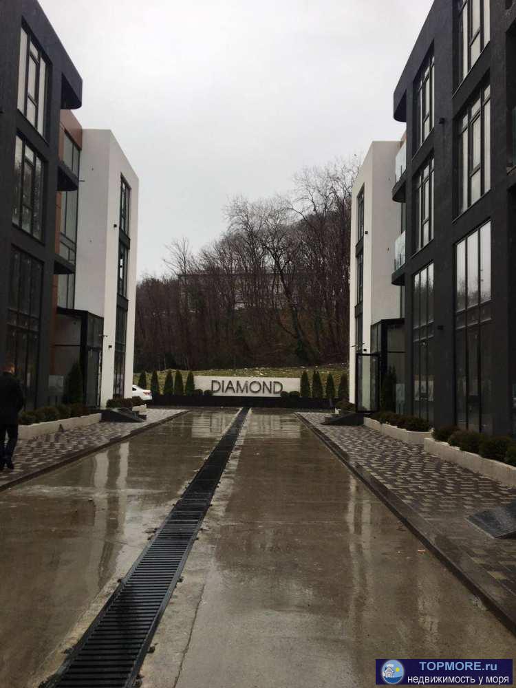 ак Локация отличная , шесть быездов в разные направления по городу.  Фото предоставленны : шоурум . Кв черновая и с... - 2