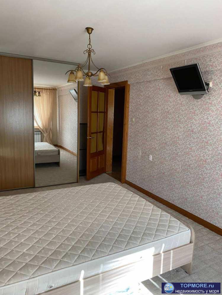 В самом центре курортного посёлка Лазаревское продаётся светлая просторная трёхкомнатная квартира на 4 этаже...