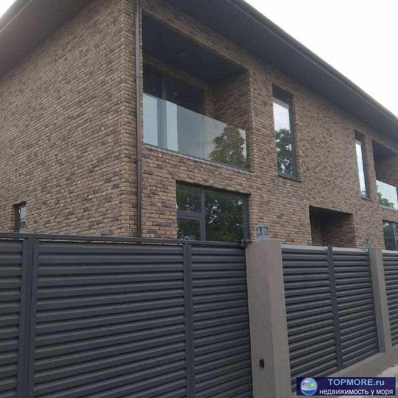 Шикарный дом в центре Адлера!Рядом расположены Олимпийский Парк ,парк Южные Культуры, набережная реки Мзымта, трц...