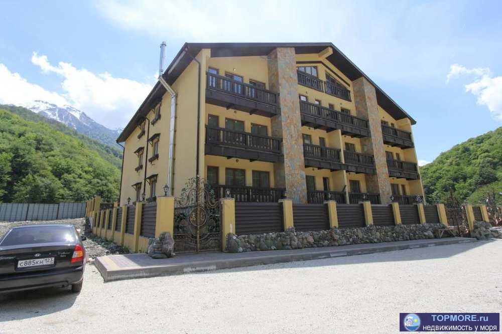Отель «Альпийская сказка» с красивым видом на горы и сауной находится в селе Эсто-Садок, в 1,0 км от горнолыжного...