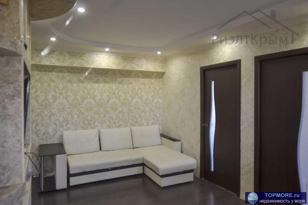 Продается двухкомнатная квартира на втором этаже двухэтажного дома в центре села Тепловка Симферопольского района....