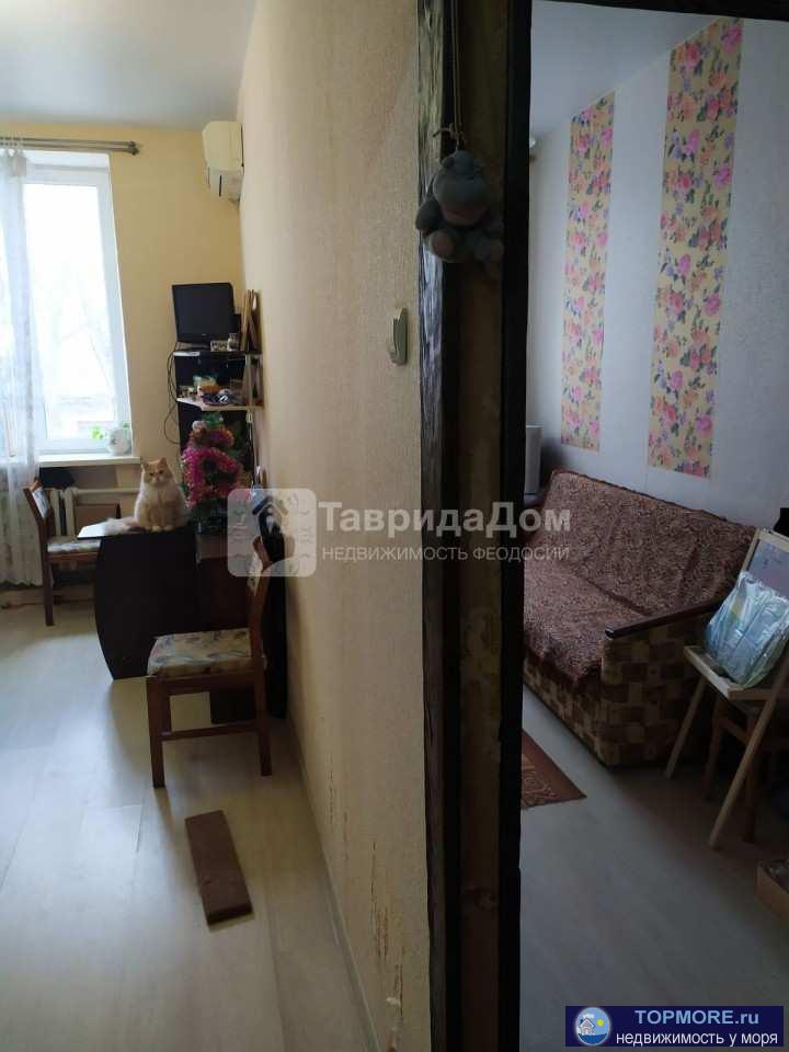 Продам 2-х комнатную квартиру 33 м2, 3/3 эт.,  ул. Богаевского 3, Феодосия. В историческом центре Феодосии недалеко...