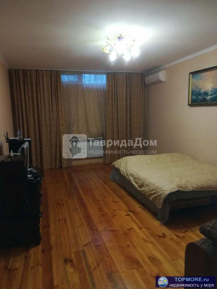 Продажа / Квартиры, Феодосия, Адмиральский б-р, 4 950 000 р. Продам 4-к квартиру 115 кв.м., 1/6 эт. на Адмиральском бульваре 7д, Феодосия. Квартира находится на цокольном этаже...