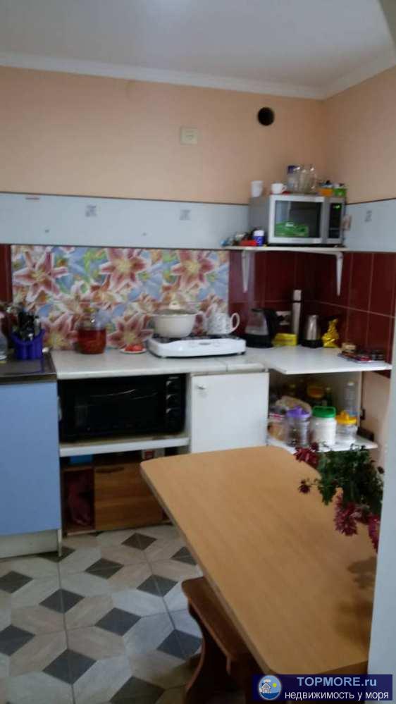 Продажа / Дома и коттеджи, Сочи, Братская улица, 4 900 000 р. Продается кирпичный дом в 100 метрах от берега моря. 2 этажа с мансардой. Первый этаж - з комнаты, кухня, прихожая,... - 2