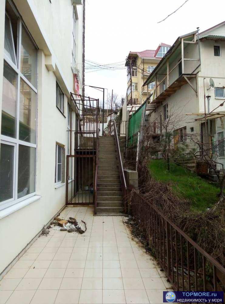 Продам квартиру,площадью40кв.м. На 1этаже 3 этажного дома.Остановка в 2х минутах.Красивый вид из окна и солнечная... - 2