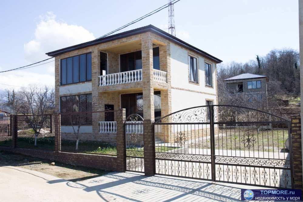 Срочная продажа шикарного дома общей площадью 240 кв.м. По документам 219 кв.м. плюс терасса и балкон.2 этажа. На...