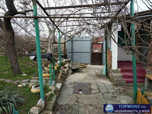 Продажа / Дома и коттеджи, Феодосия, Щорса ул, 3 300 000 р. Дом в жилом состоянии 72,8 кв м, участок- 6 соток, исторический центр г Феодосия, ул Щорса. Все коммуникации- свет,...