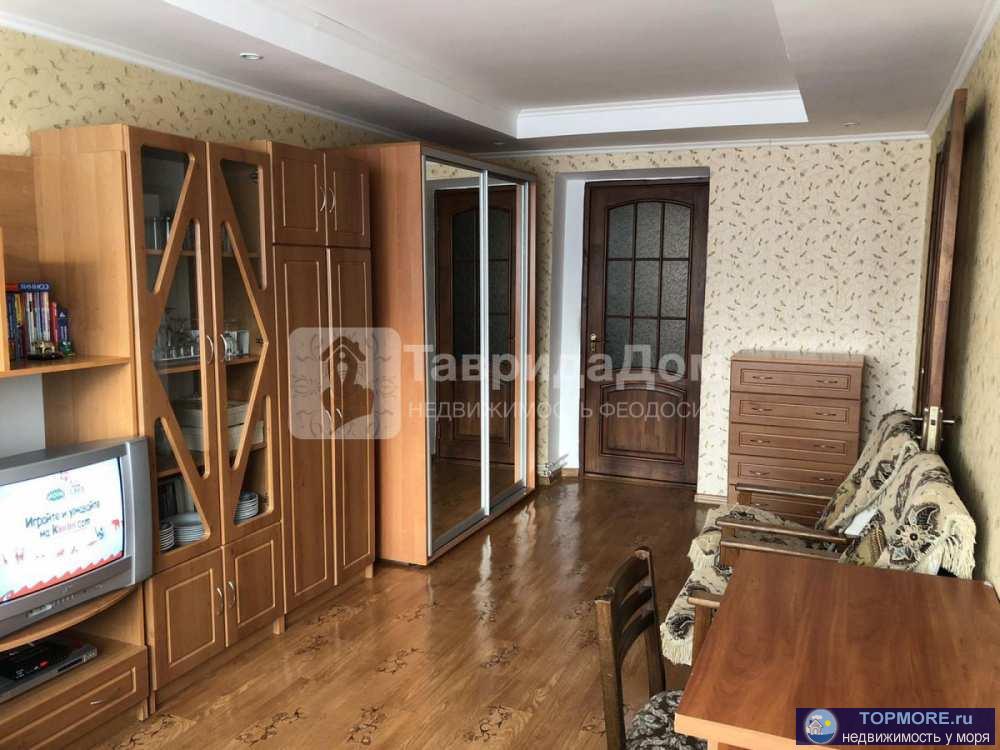 Продам 2-комнатную квартиру с отдельным  входом на 1/2-этажного дома, и гараж с жилой комнатой по ул. Гоголя 32А,... - 2