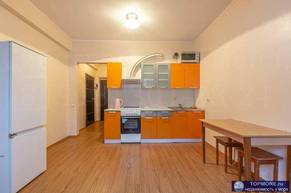 Продаю однакомнатную квартиру площадью 51.5 кв. м. на 3 этаже. Квартира большая, светлая, отдельно комната и кухня...