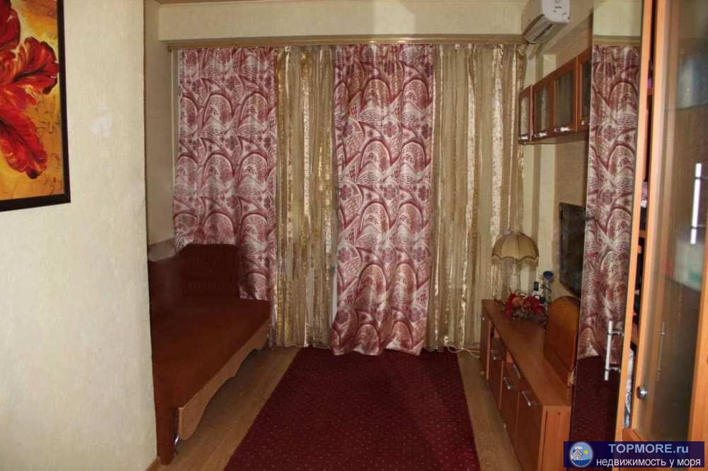 Продаю 1-комнатную квартиру с ремонтом и мебелью 29 кв м плюс утепленая лоджия 6 кв м. Ухоженный двор, детская... - 2