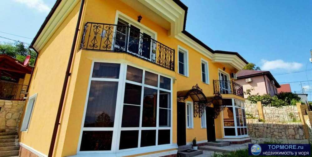 Продаётся пол дома площадью 90 кв мПлощадь земельного участка 2,5 соткиДом сдаётся с предчистовой отделкой Вида на...