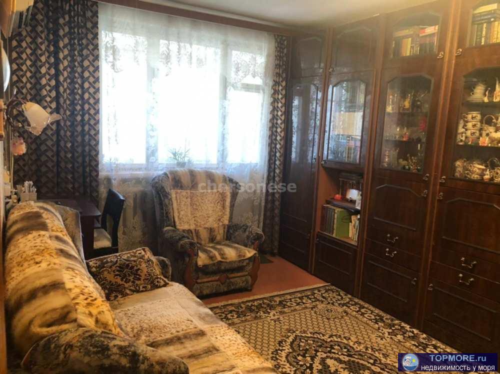 Продается двухкомнатная квартира с раздельными комнатами в одном из лучших районов города в Стрелецкой бухте....