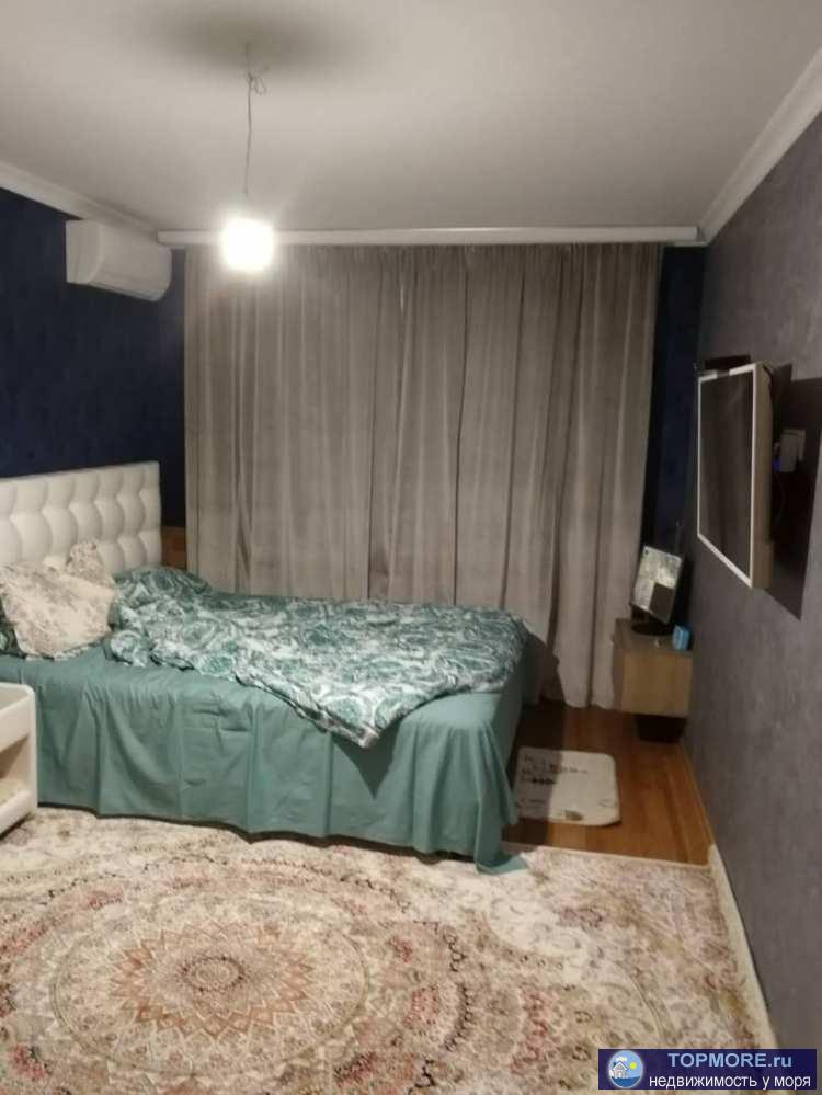 Продается отличная полноценная трехкомнатная квартира в спальном микрорайоне города Сочи. Все комнаты раздельны....