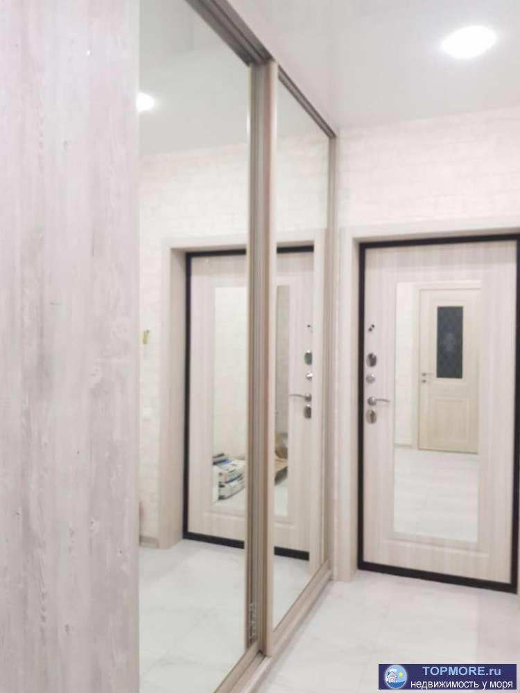 Квартира с новым ремонтом в самом сердце Сочи. Тихий район, вид на деревья и улицу Роз, Воровского и Островского. Все...