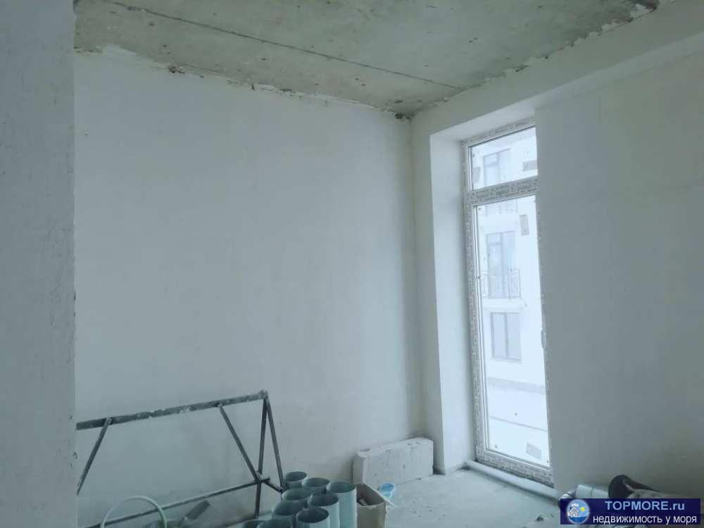 Продается студия индивидуальной планировки с чистовой отделкой. Металлопластиковые пакеты, панорамное остекление,... - 1