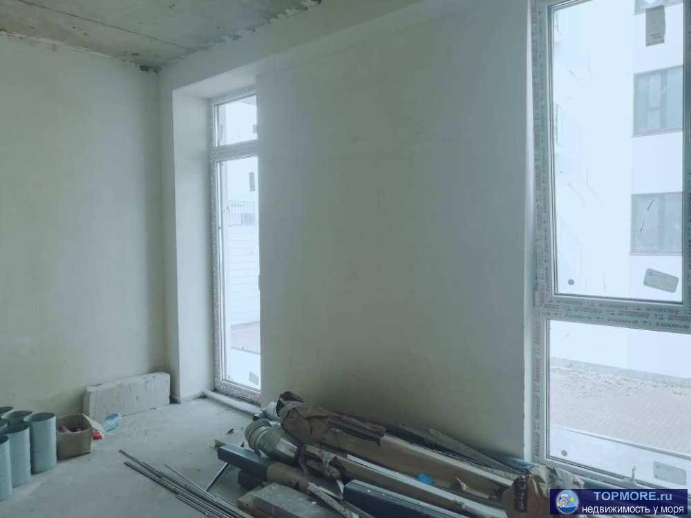 Продается студия индивидуальной планировки с чистовой отделкой. Металлопластиковые пакеты, панорамное остекление,... - 2