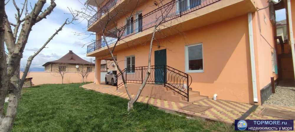 Продаю дом с видом на море и шикарным садом.Участок ровный,все коммуникации центральные.В отдельном...