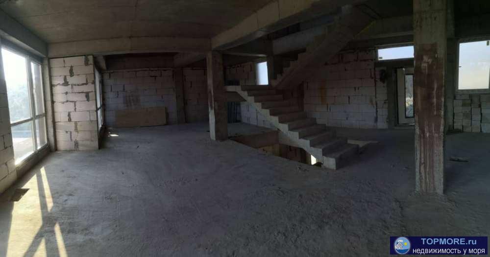 Продается отличный дом в стиле шале. 3 этажа, земля 5.8 соток. Монолит, заполнение блоки. Дом строился для себя! Все...