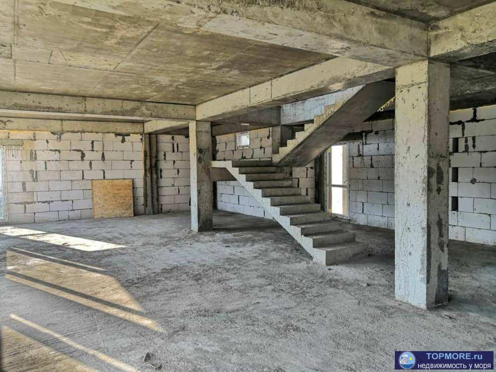 Продается отличный дом в стиле шале. 3 этажа, земля 5.8 соток. Монолит, заполнение блоки. Дом строился для себя! Все... - 2