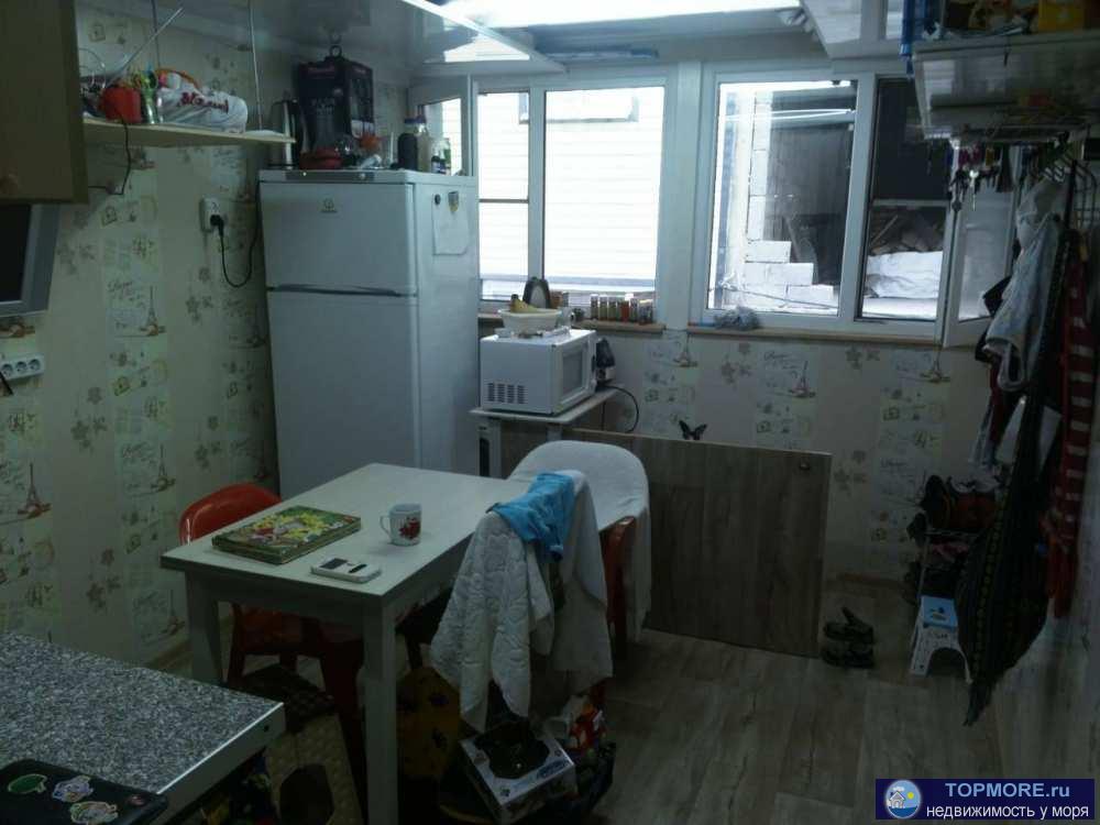 В Лазаревском районе.Продается жилой гараж 3 этажа.Свет,вода.Мебель.Возможность проживания и ли бизнеса. - 1