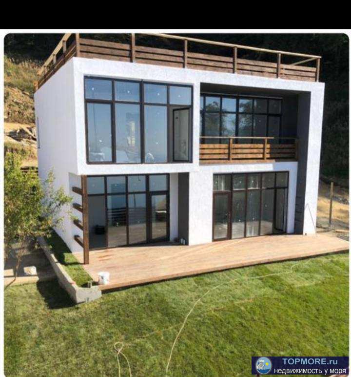 Дом в стиле Хайтек с прямым видом на море. Он находится в  новом элитном коттеджном поселке. Площадь - 200 кв.м.+...