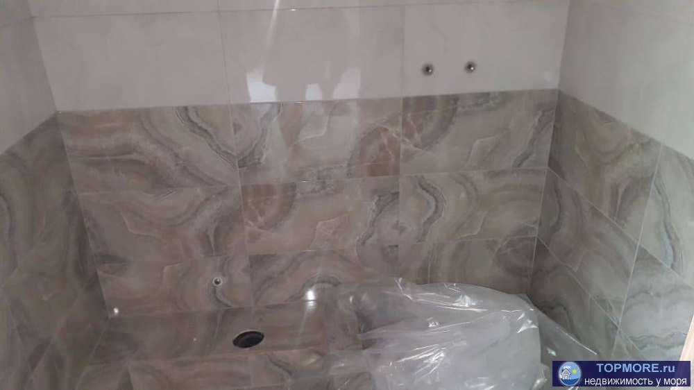 Новый дом, небольшой, уютный, двухэтажный. Ремонт свежий. Есть большая терраса - 30 кв.м., летняя кухня.... - 1