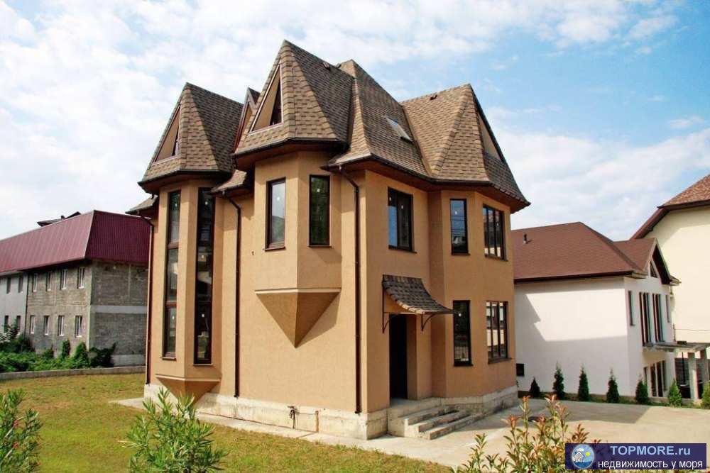 Продается  новый трехэтажный дом 220 кв.м. на 6 сот земли мкр. Соболевка ул. Молодогвардейской расположен на ровном...