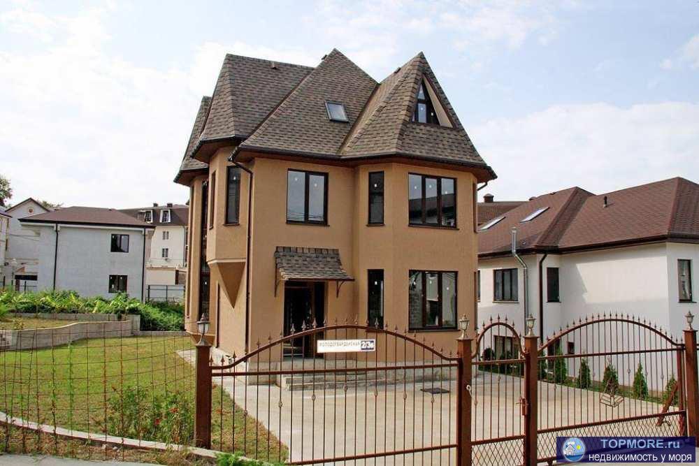 Продается  новый трехэтажный дом 220 кв.м. на 6 сот земли мкр. Соболевка ул. Молодогвардейской расположен на ровном... - 1