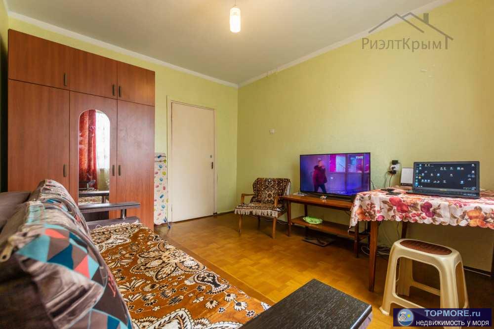 Продается двухкомнатная квартира, общей площадью 48 м2,  на улице Героев Сталинграда в г. Симферополе. Комнаты: 16,6... - 2