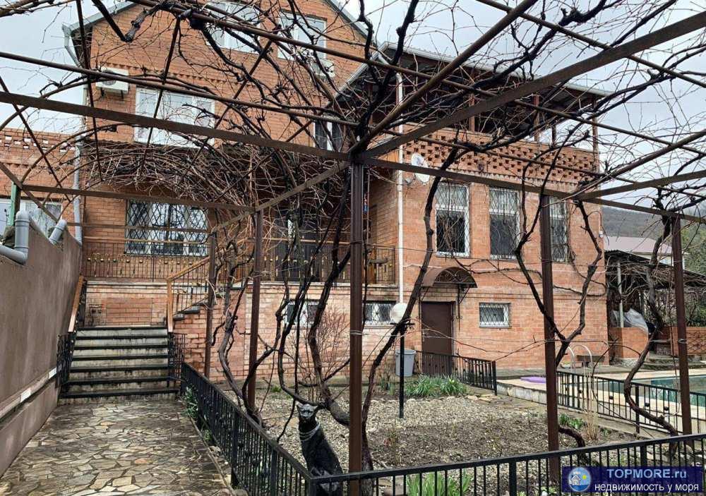 Продам 3х этажный дом площадью 508 кв.м. в пос. Советквадже . Участок земли 8 соток.Дом в отличном состоянии. Продаю... - 1