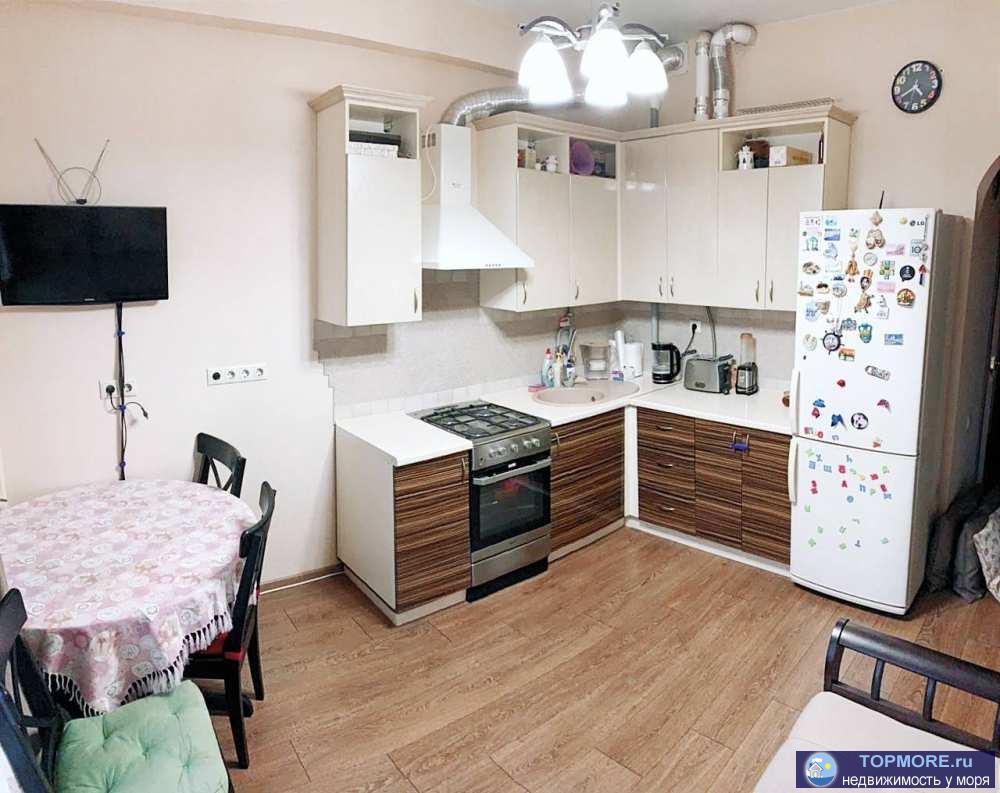 Квартира в центре города Сочи, с полноценной спальней и отдельной гостиной зоной с кухней, большая прихожая.Статус...