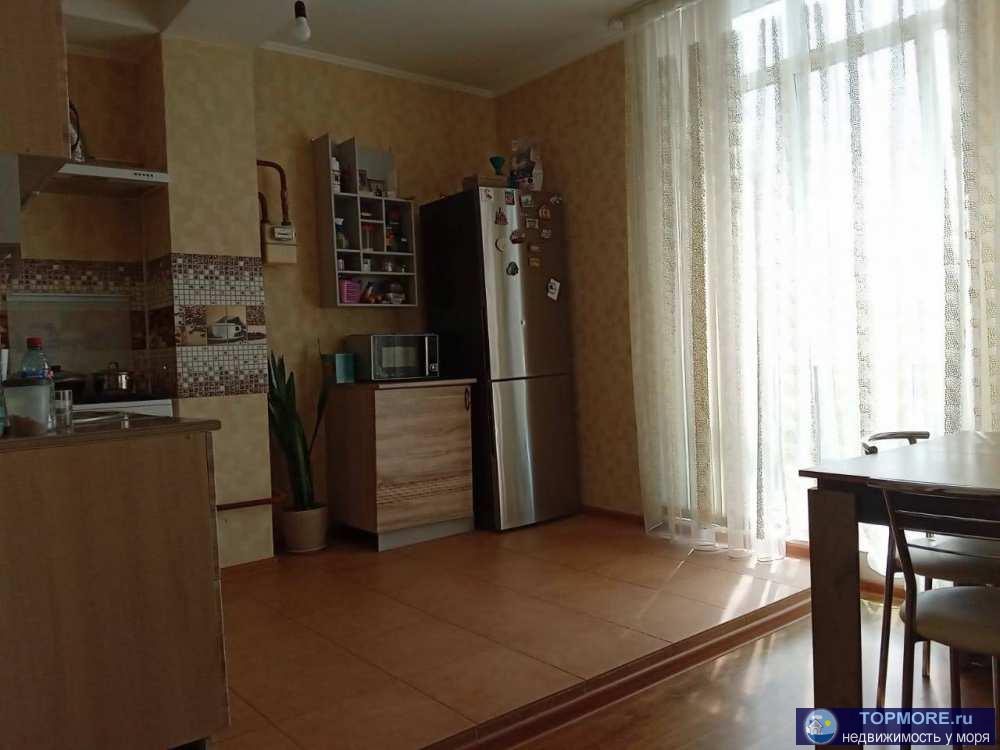 Продажа / Квартиры, Сочи, Вишневая улица, 6 600 000 р. Продаю уютную, светлую студию, с видом на море. 1 высокий этаж в 5-этажном доме. С ремонтом, мебелью. Развита... - 1