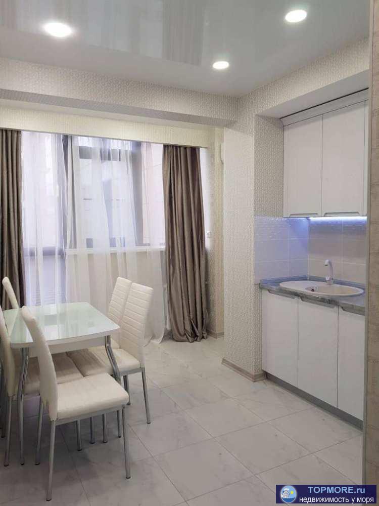 Квартира с новым евроремонтом, мебелью и техникой в самом центре г. Сочи. Полноценная трехкомнатная квартира. Окна на...