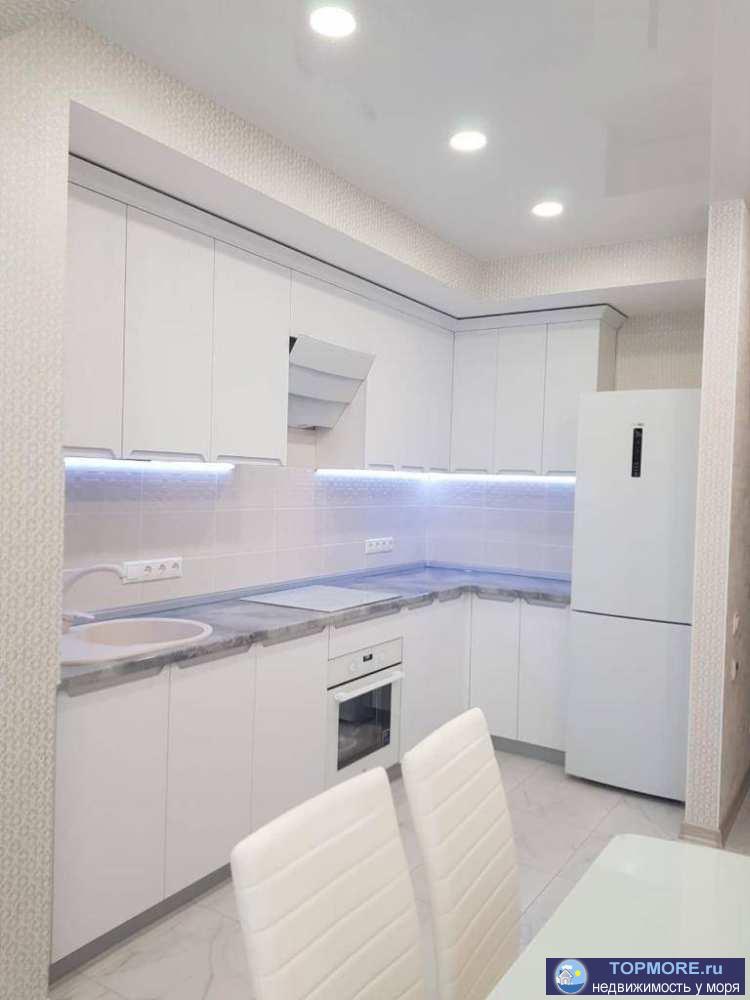 Квартира с новым евроремонтом, мебелью и техникой в самом центре г. Сочи. Полноценная трехкомнатная квартира. Окна на... - 1