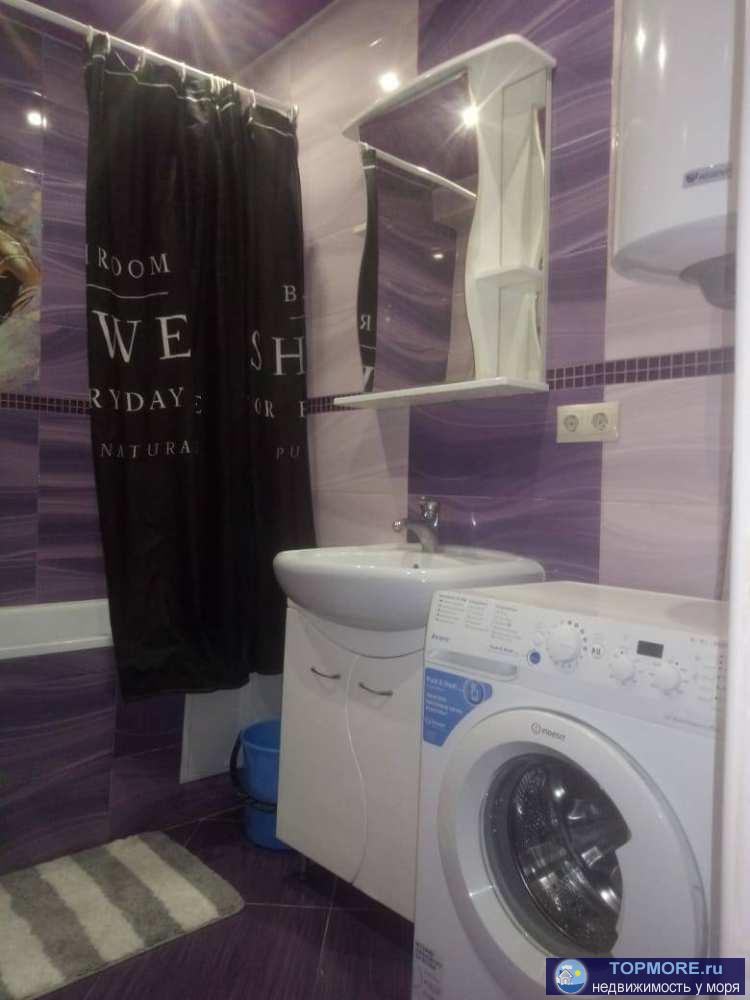 Просторная светлая тёплая 2 комнатная квартира.Качественный ремонт. Мебель и техника.Большая застеклённая...