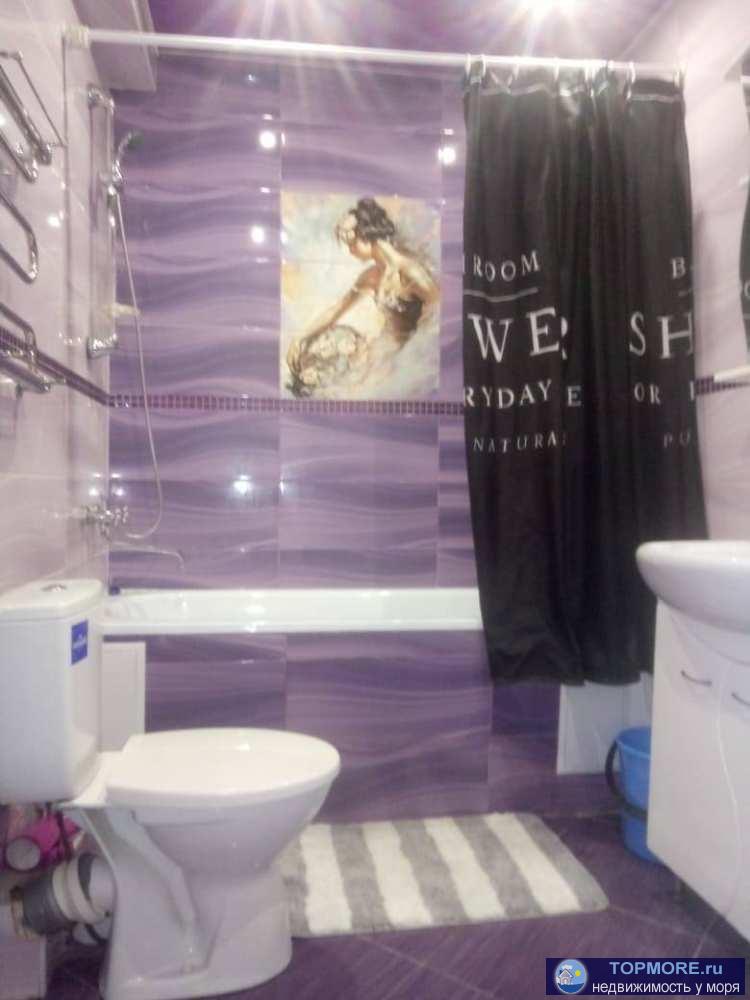 Просторная светлая тёплая 2 комнатная квартира.Качественный ремонт. Мебель и техника.Большая застеклённая... - 1