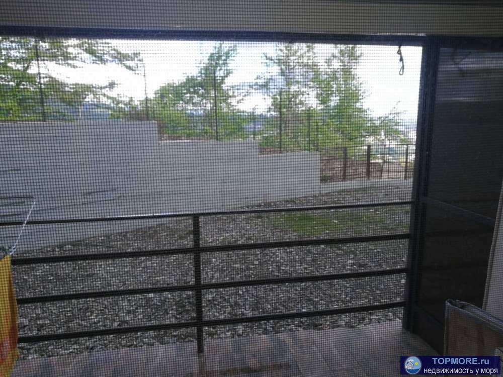 Продаётся однакомнатная квартира с придомовой территорией.