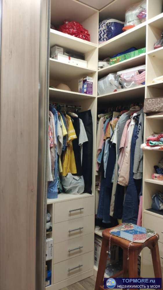 Двухкомнатная квартира: спальня, кухня-гостиная, гардеробная, раздельный санузел. Сделан качественный ремонт....